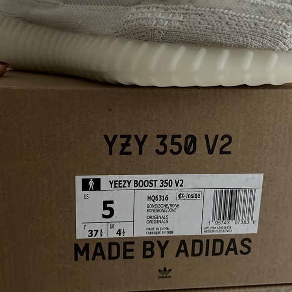 Yeezy Boost 350 V2 - Picture 8 of 9